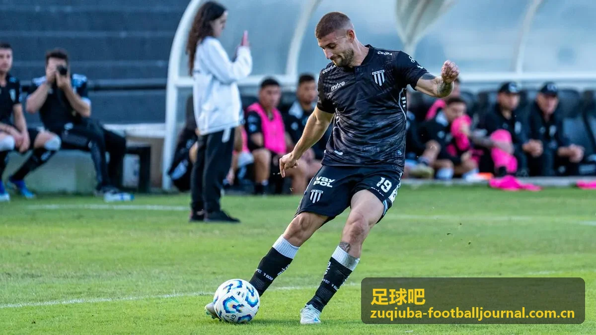 足球吧冬季球鞋实测内容